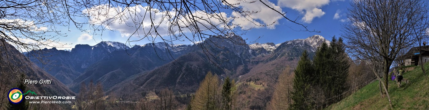 19 Alla Baita Brusada bella vista panoramica (da sx Baciamorti, Cima di Piazzo, Cornetta, Corna Grande).jpg